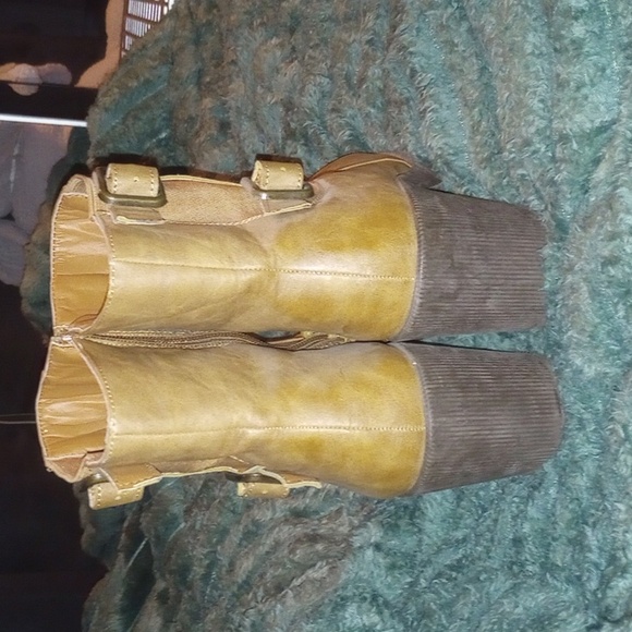 Woman's boots - Picture 4 of 4